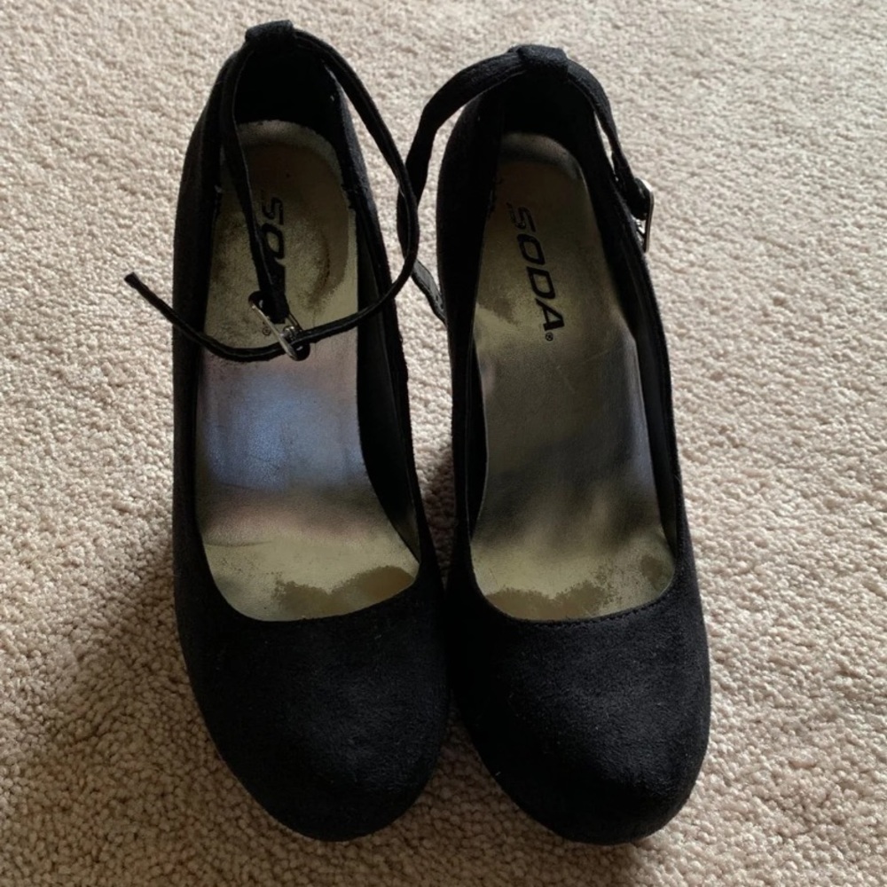 Black Wedges